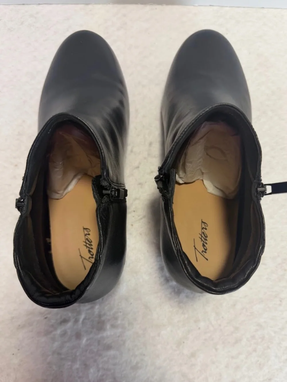 Trotters Womens 10.5W Black Leather Ankle Boots Side Zip Comfort Booties NWOT